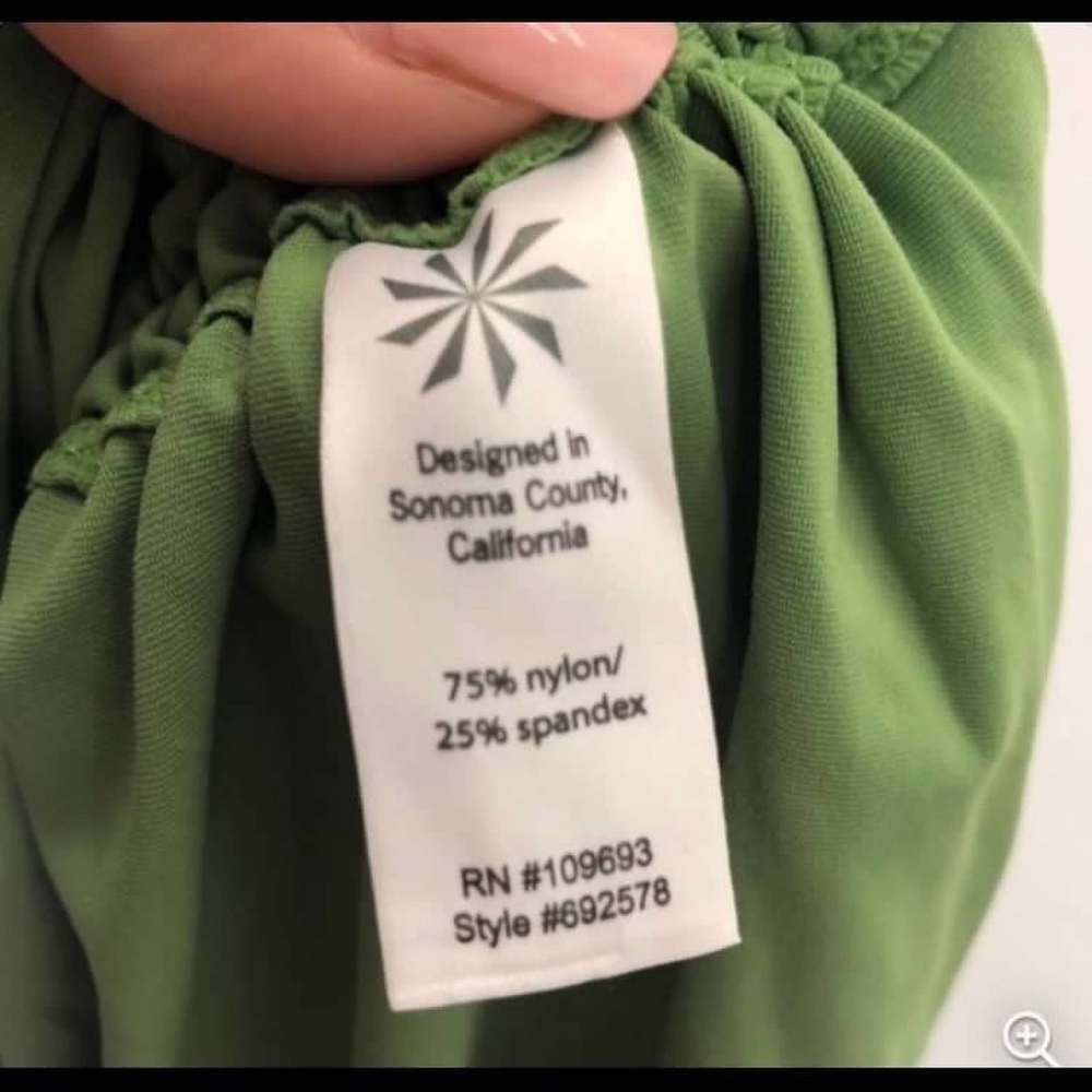 NWOT Athleta Ruched Rash Guard Half Zip Size M - Picture 3 of 8